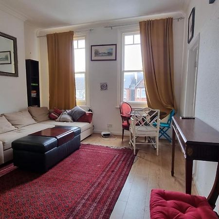 لندن Extra Large One Bedroom Flat With Parking المظهر الخارجي الصورة