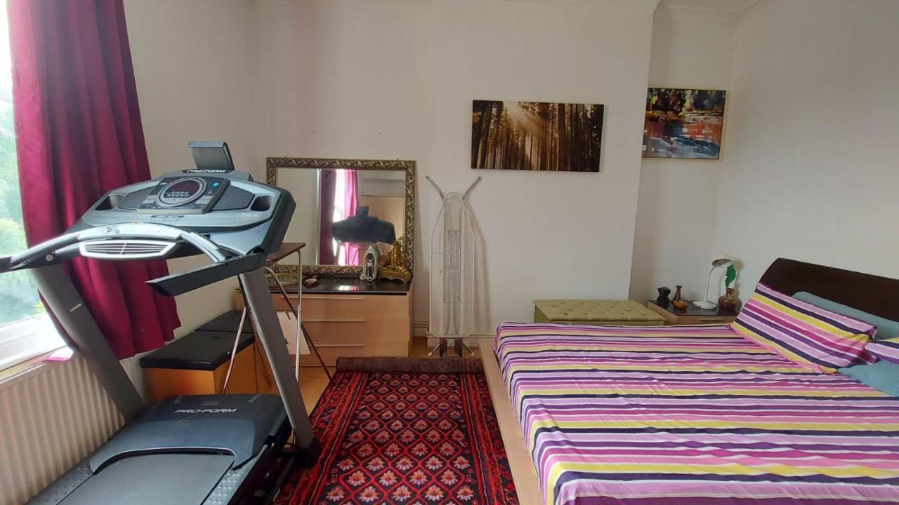 لندن Extra Large One Bedroom Flat With Parking المظهر الخارجي الصورة