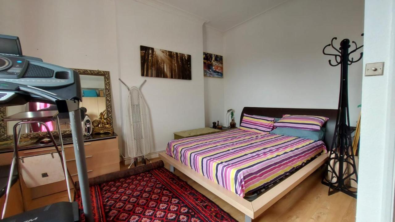 لندن Extra Large One Bedroom Flat With Parking المظهر الخارجي الصورة
