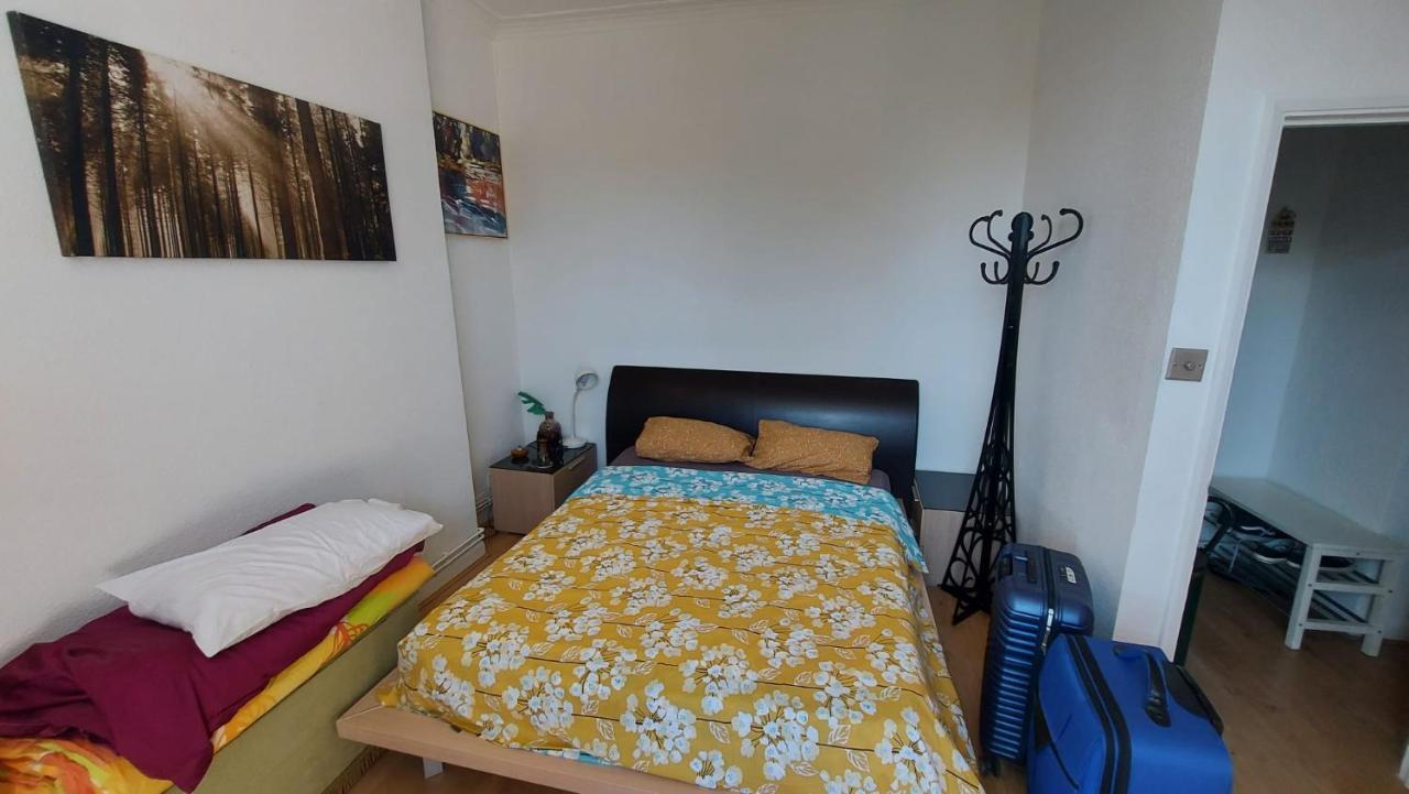 لندن Extra Large One Bedroom Flat With Parking المظهر الخارجي الصورة