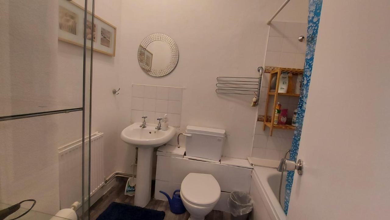 لندن Extra Large One Bedroom Flat With Parking المظهر الخارجي الصورة