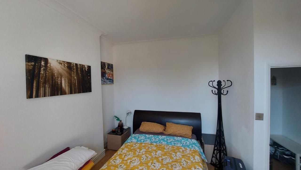 لندن Extra Large One Bedroom Flat With Parking المظهر الخارجي الصورة
