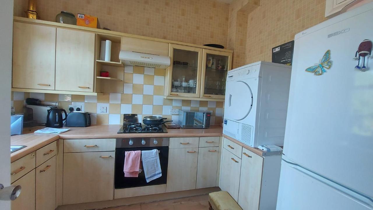 لندن Extra Large One Bedroom Flat With Parking المظهر الخارجي الصورة