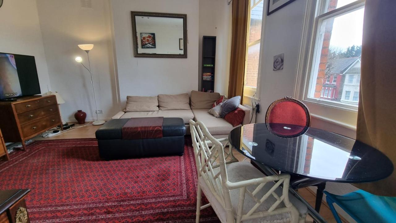 لندن Extra Large One Bedroom Flat With Parking المظهر الخارجي الصورة