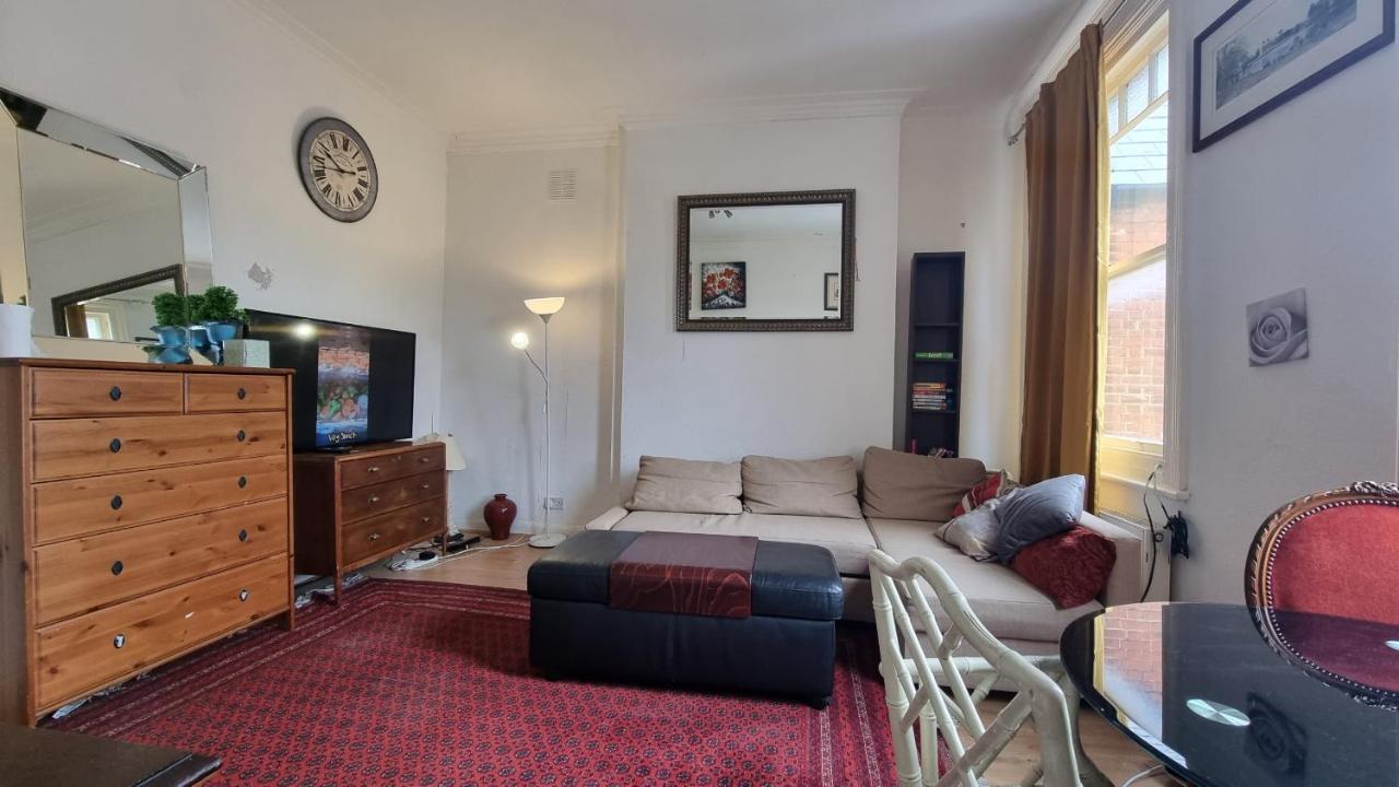 لندن Extra Large One Bedroom Flat With Parking المظهر الخارجي الصورة