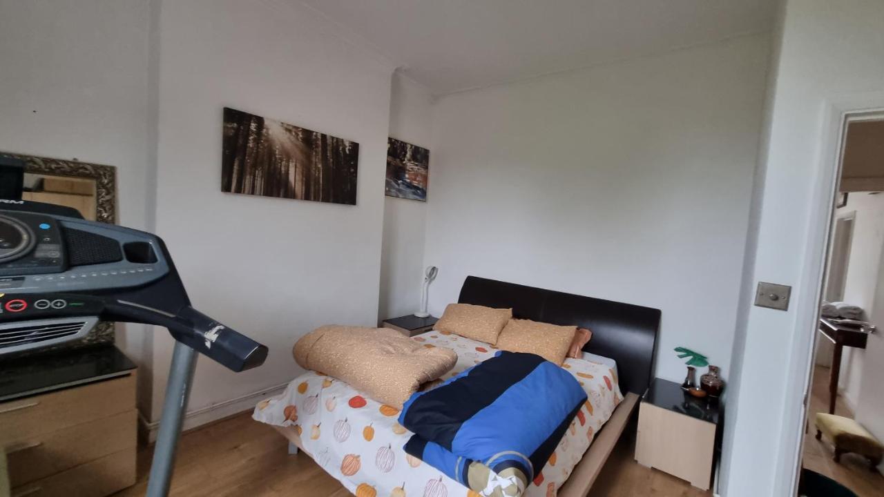 لندن Extra Large One Bedroom Flat With Parking المظهر الخارجي الصورة